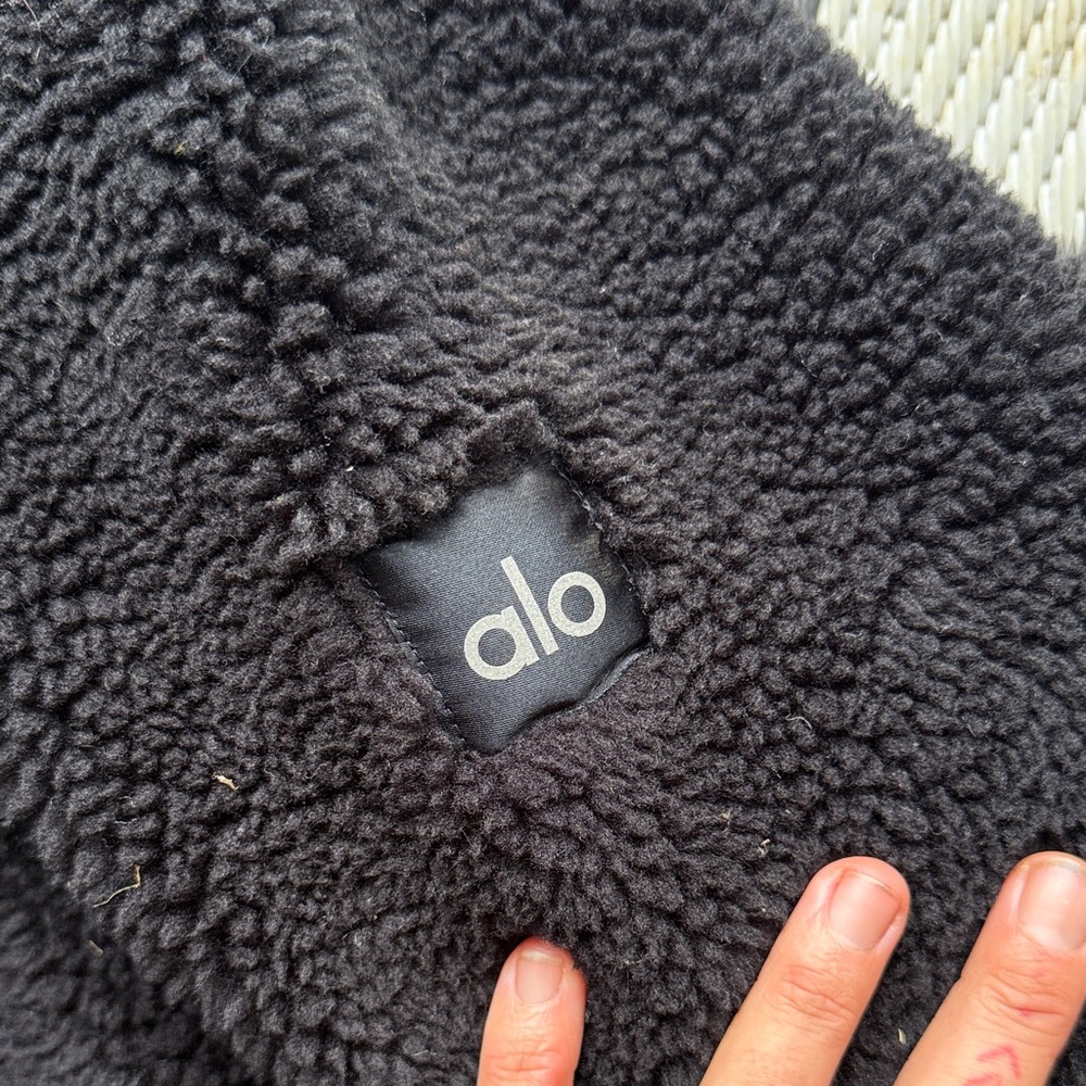 ALO Yoga Black Kids Puffer Jacket - Picture 3 of 5